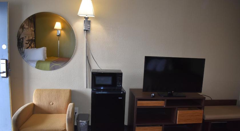 Super 8 By Wyndham Ocala photo
