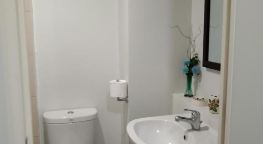 Pine Suites Tagaytay 2BR Penthouse with Netflix and FREE parking photo
