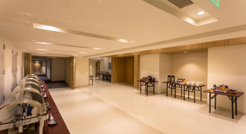 Holiday Inn Express and Suites Bengaluru Old Madras Road
