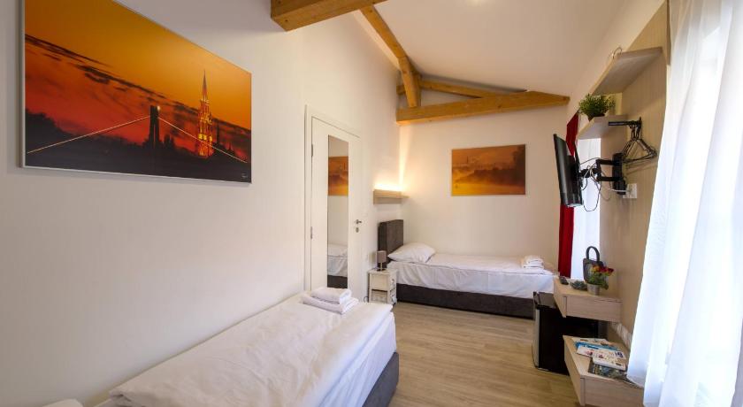 Hostel OS photo