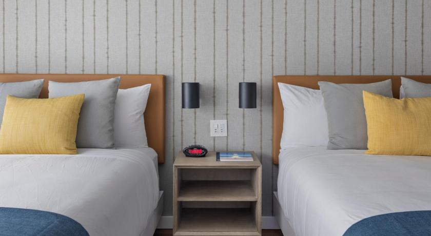 Image of Superior Queen Room with Two Queen Beds 6