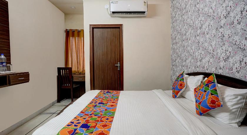 OYO Townhouse 454 Hotel Hill Inn