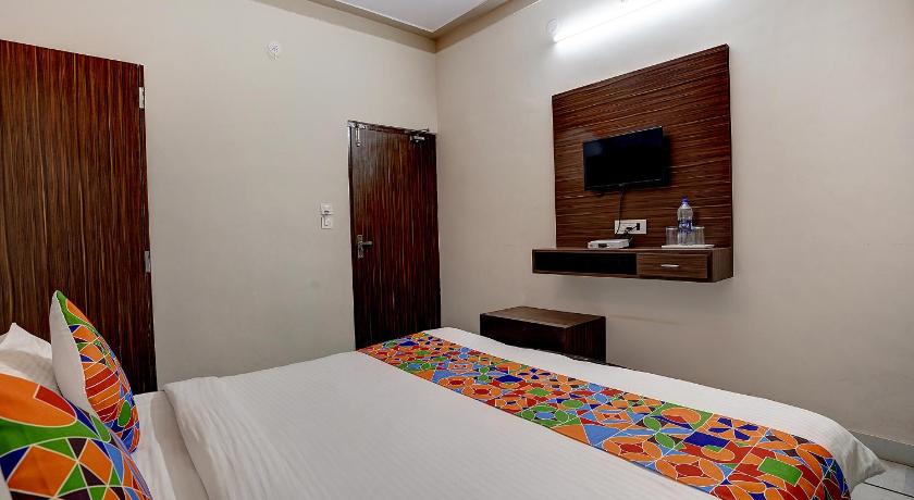 OYO Townhouse 454 Hotel Hill Inn