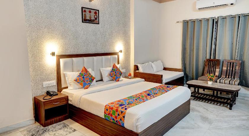 OYO Townhouse 454 Hotel Hill Inn