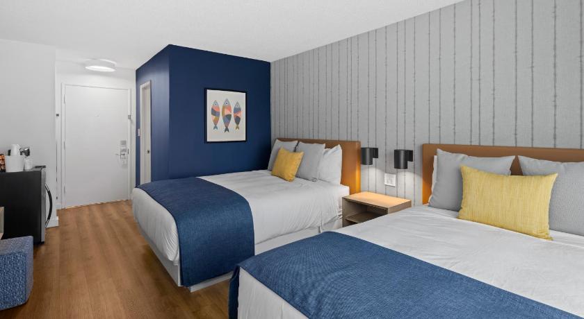 Image of Standard Queen Room with Two Queen Beds 1