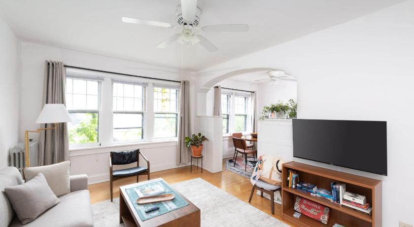 Flexhome East Side Vintage 2BR B2 — Hotel in Milwaukee (WI)
