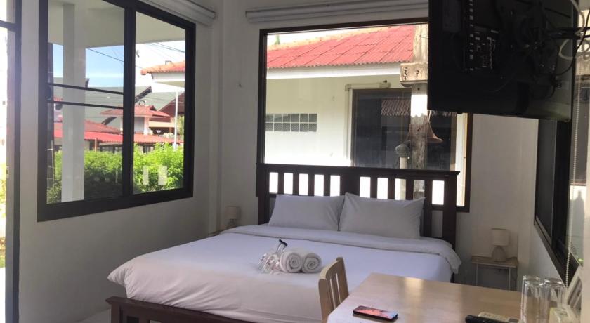 Image of Deluxe - 1 King Bed 7