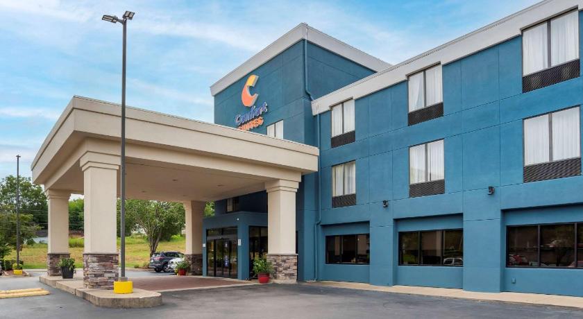 Comfort Suites Fultondale I-65 near I-22 photo