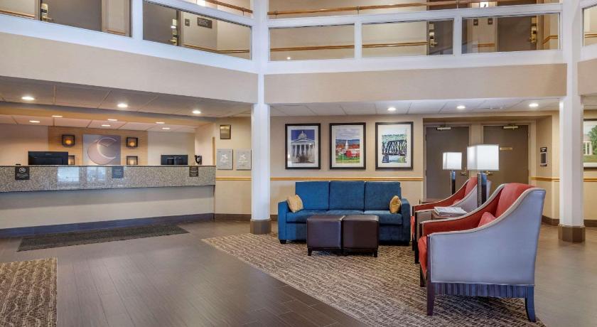 Comfort Inn & Suites at Maplewood