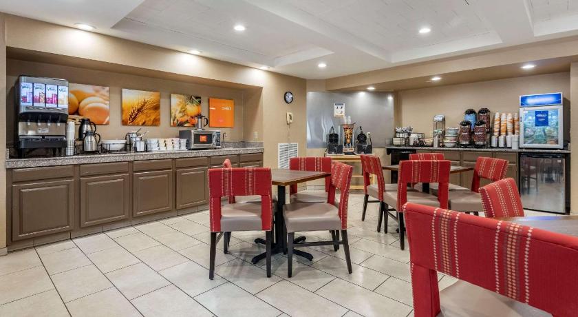 Comfort Inn & Suites at Maplewood