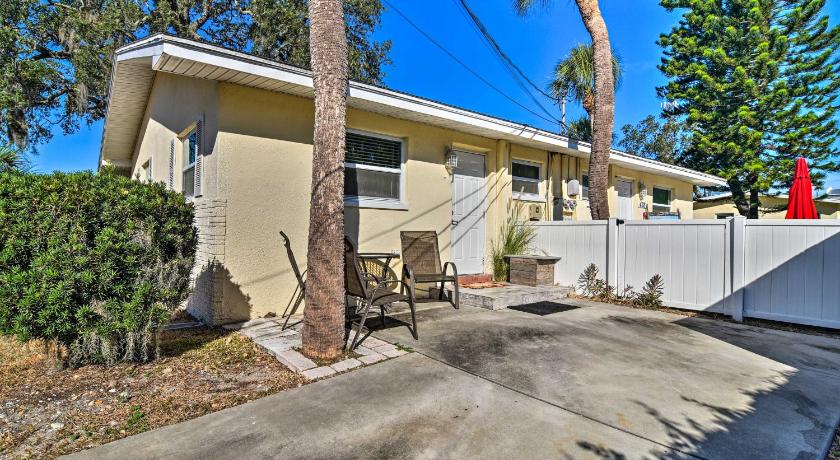 Comfy Dunedin Escape 1 Block to Main Street! photo
