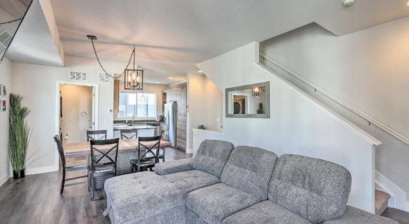 Gorgeous Lakewood Townhome Less Than 5 Mi to Denver! photo
