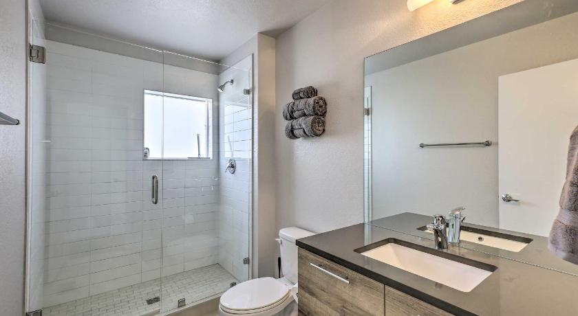 Gorgeous Lakewood Townhome Less Than 5 Mi to Denver! photo