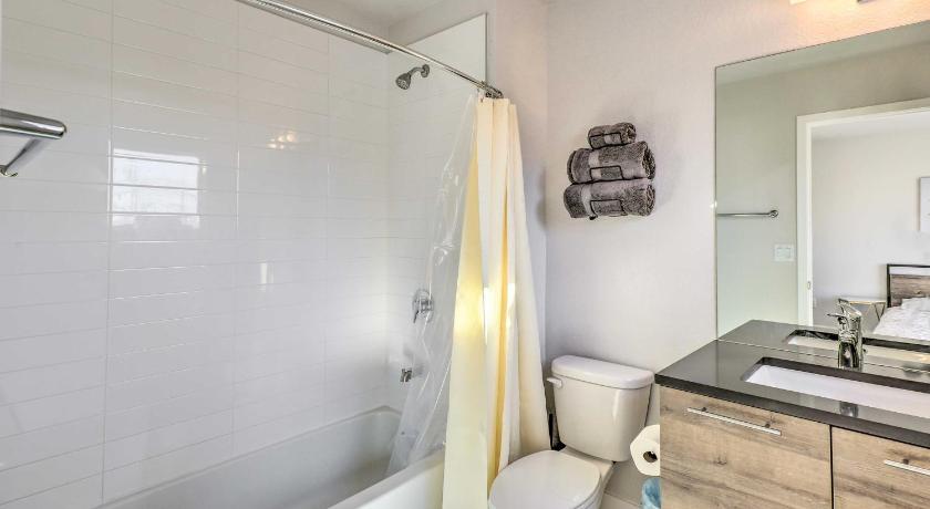 Gorgeous Lakewood Townhome Less Than 5 Mi to Denver! photo