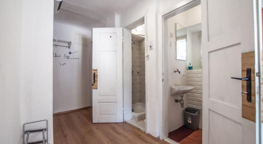Hostel, Rooms and Apartment Ceklin photo