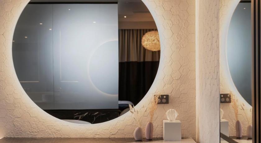 Image of Wains Suite 1
