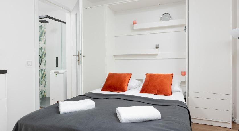 Studio Apartment Ochota Siemienskiego by Renters — Hotel in Warsaw