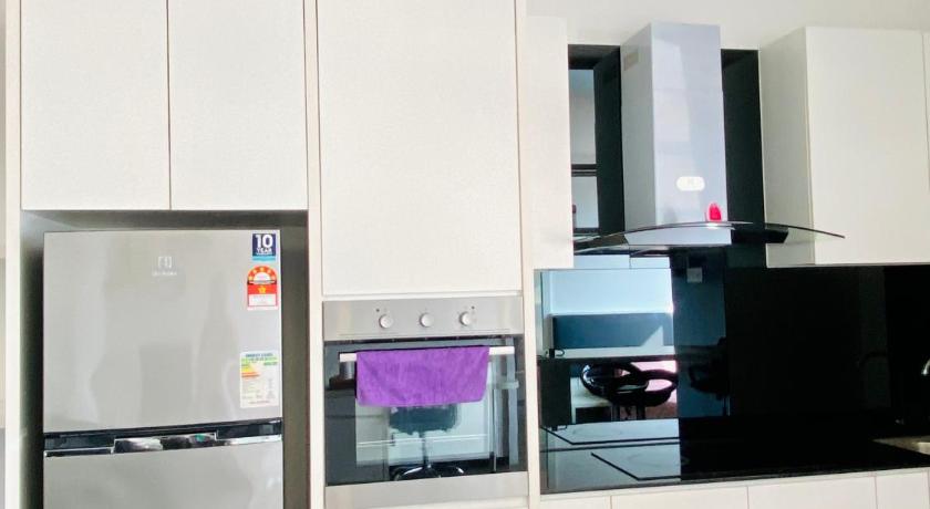 Corner Unit Landmark Residence 2, High Floor, Nice View, WiFi & Tvbox, Free Parking photo