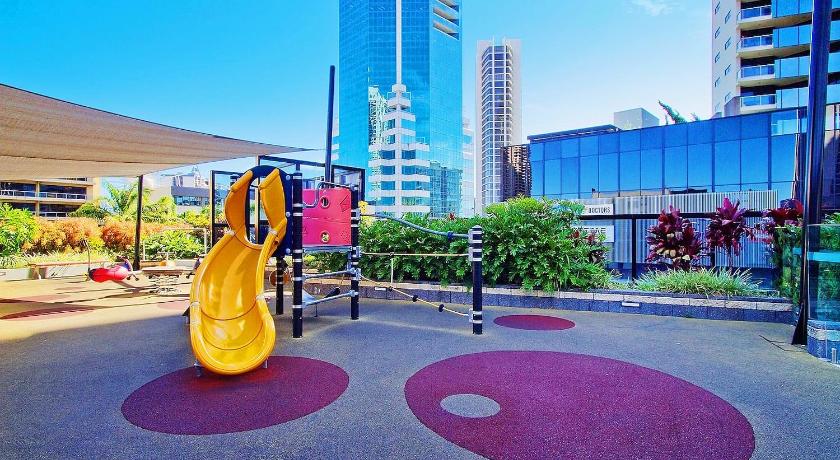 Circle On Cavill Luxury Apartment-Holiday Paradise - image 9