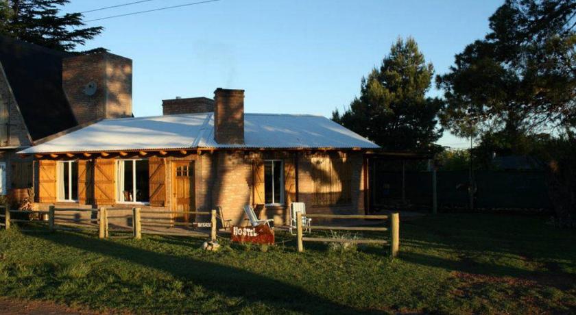 Sierra Hostel - La casa de Juani — Hotel in Sierra De La Ventana