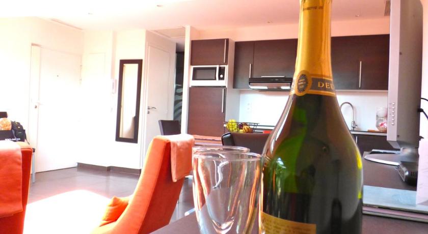 Arthur Properties Rue d'Antibes photo