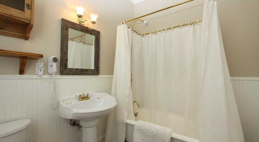 The Inn at 161 photo