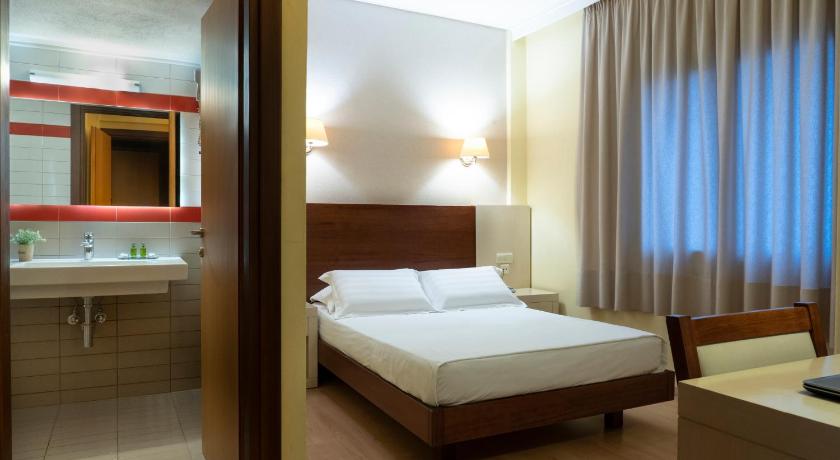 Image of Standard Room Without Balcony 4