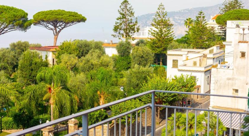 Sorrento Central and Sea View Flats photo