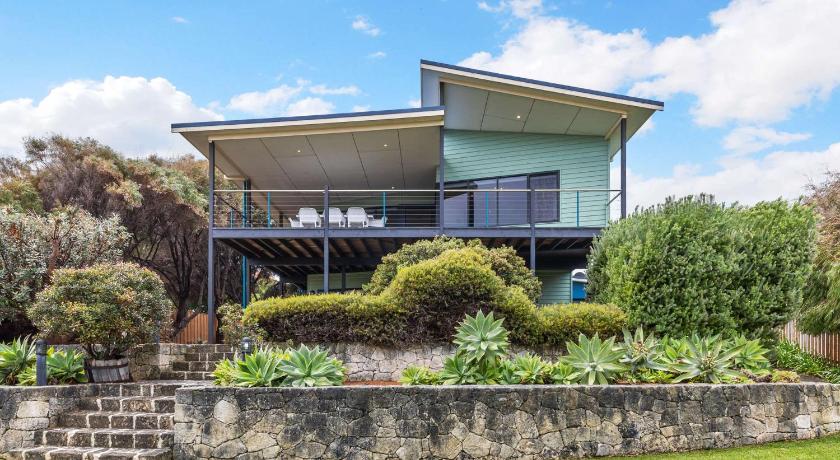 Beachside at Margaret River - Spacious Family Beach House in Exclusive Prevelly Location — Hotel in Margaret River