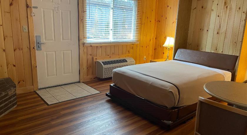 Image of Courtyard Suite 1