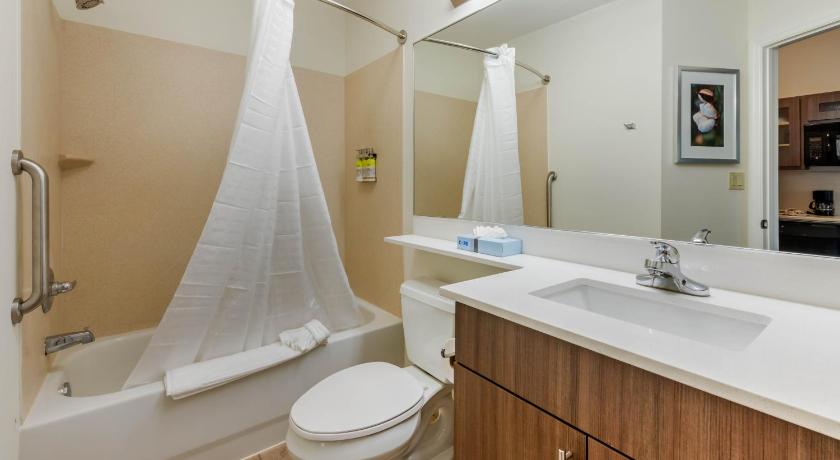Candlewood Suites Fort Myers/Sanibel Gateway photo