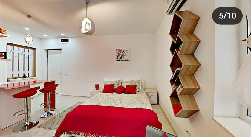 Red Studio Apartment photo