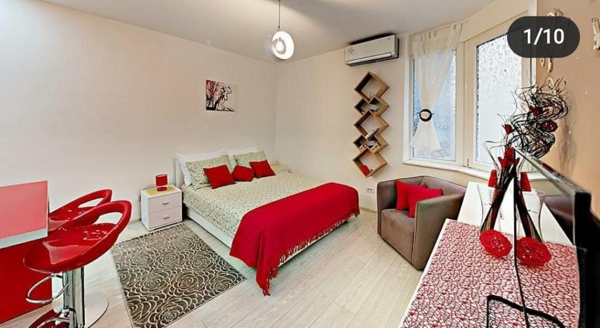 Red Studio Apartment photo