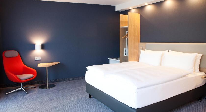 Image of 1 Queen Standard Accessible With Free Breakfast 1