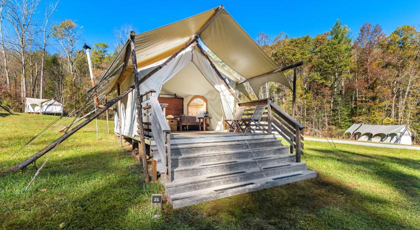 Image of Stargazer Tent with Private Bathroom 5
