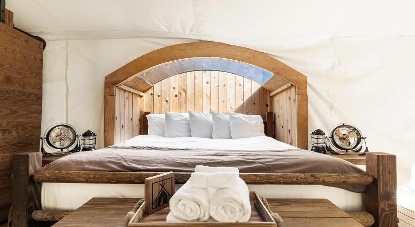 Image of Stargazer Tent with Private Bathroom 3