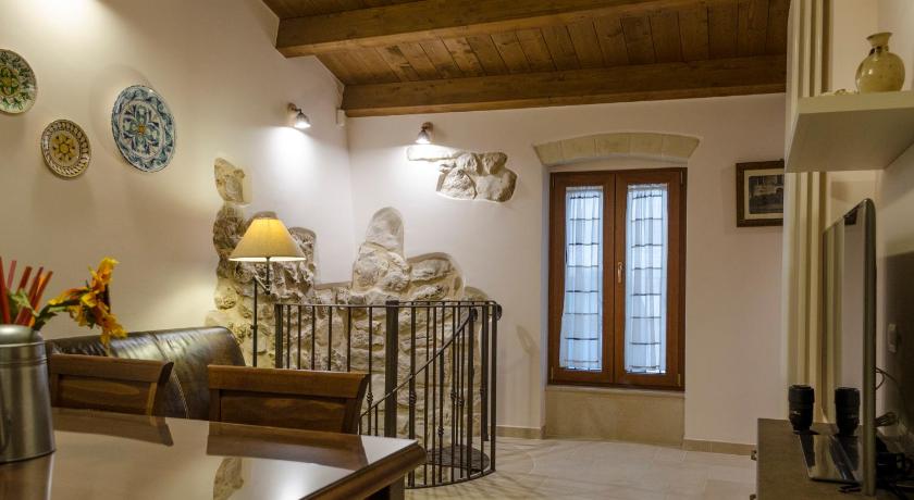 ANTICA CASA TRECENTESCA