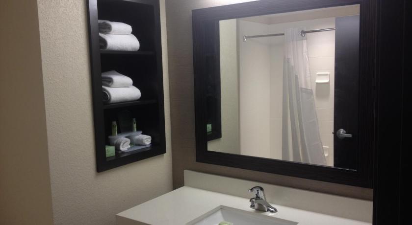 Holiday Inn Express & Suites Monroe