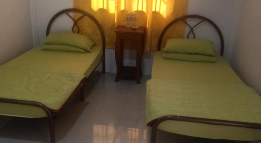 two beds in a room with two lamps, Homestay Roomstay Muar Srizahrani in Muar