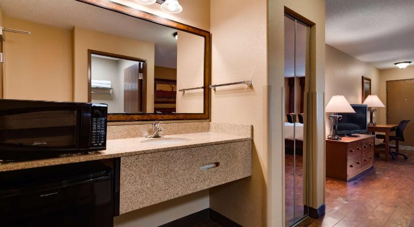 Best Western Plus Kelly Inn and Suites