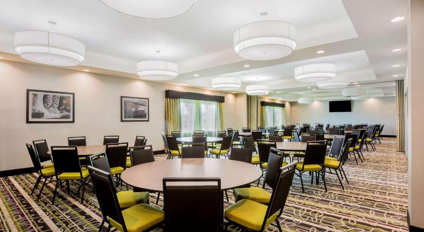 La Quinta Inn & Suites by Wyndham McAllen Convention Center