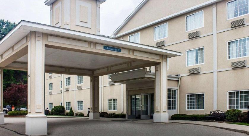 Comfort Inn and Suites Dayville photo