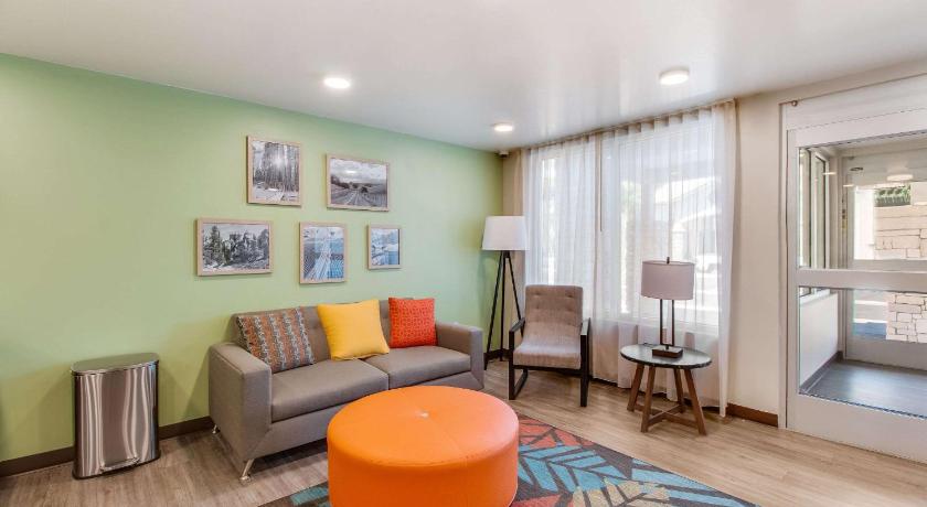 WoodSpring Suites Bakersfield Airport photo