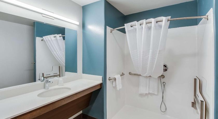 WoodSpring Suites Bakersfield Airport photo