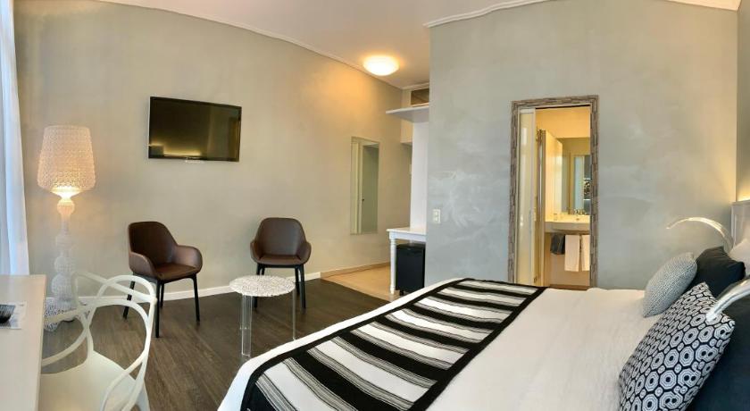 Fotografija Superior Plus Twin Room with Lake View 1