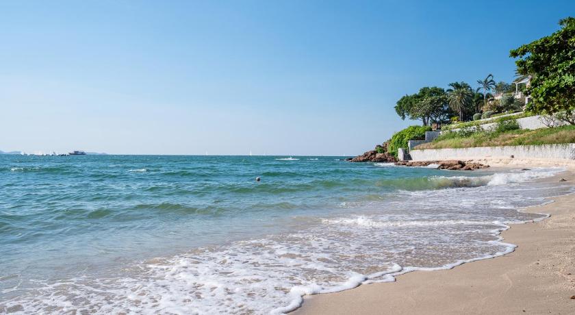 Majestic Residence Pool Villa 4 Bedrooms Private Beach photo
