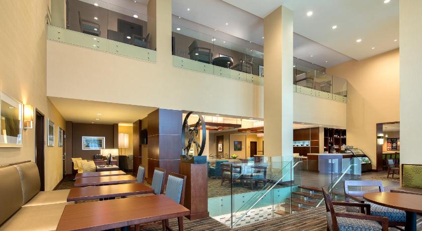 a dining room with a bar and a large window, Hyatt Place Washington Dc/us Capitol in Washington D.C.