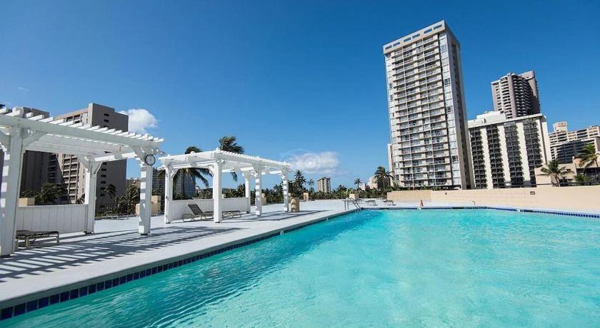 Waikiki beach modern studio No resort fee Best location