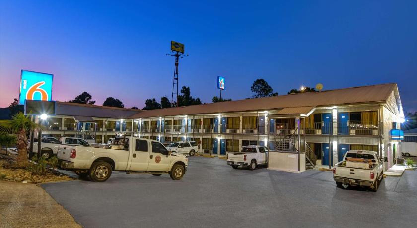 Motel 6-Dalton, GA