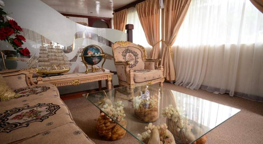 Image of Suite with Lake View 2